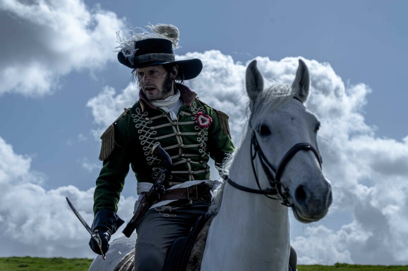 L'acteur français Hugo Becker incarne François Athanase Charette de la Contrie dans Vaincre ou mourir.